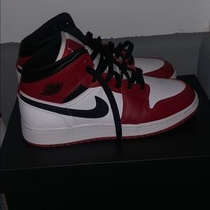 Jordan 1 mids size 6